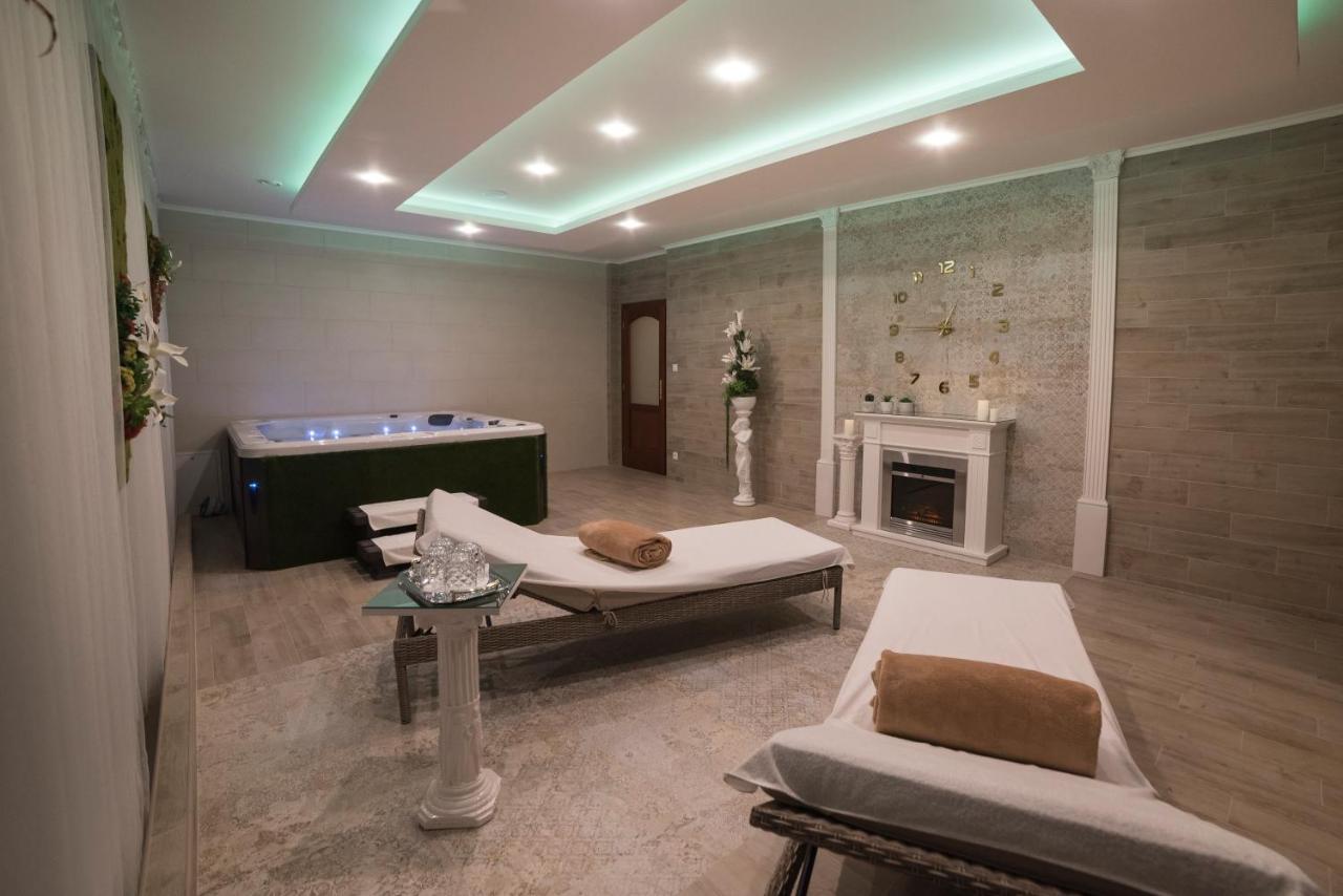 Hotel Alfa Giraltovce ภายนอก รูปภาพ