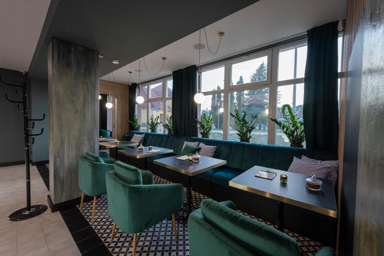 Hotel Alfa Giraltovce ภายนอก รูปภาพ
