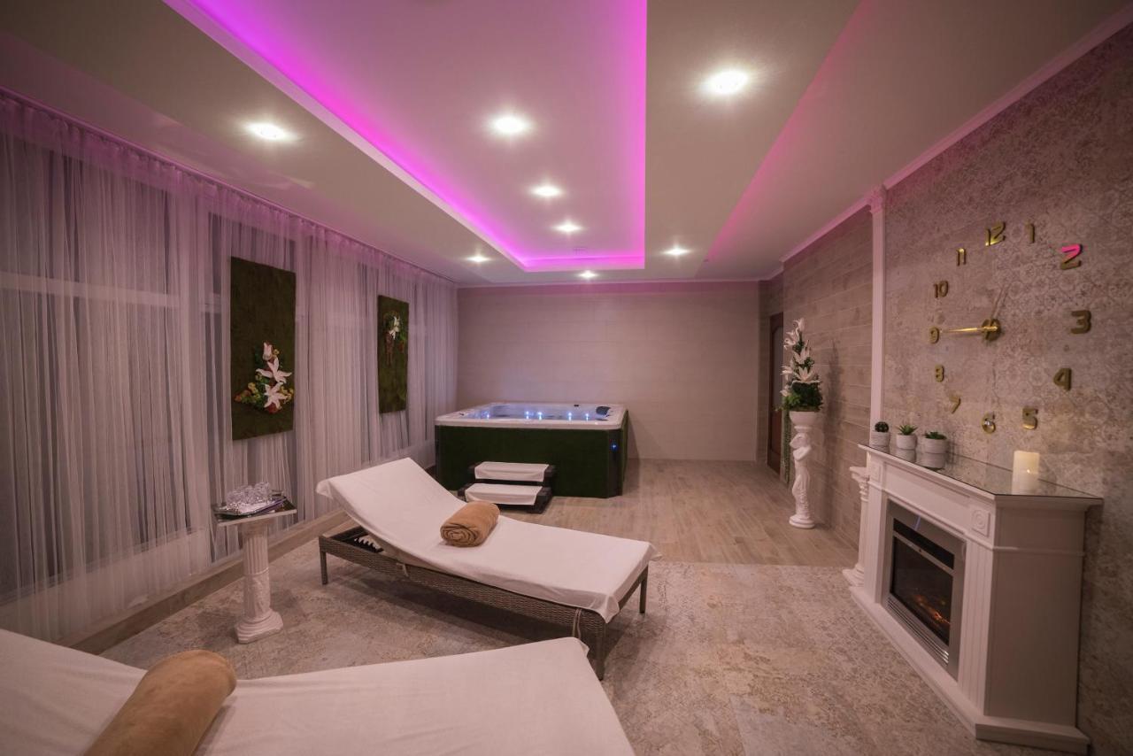 Hotel Alfa Giraltovce ภายนอก รูปภาพ