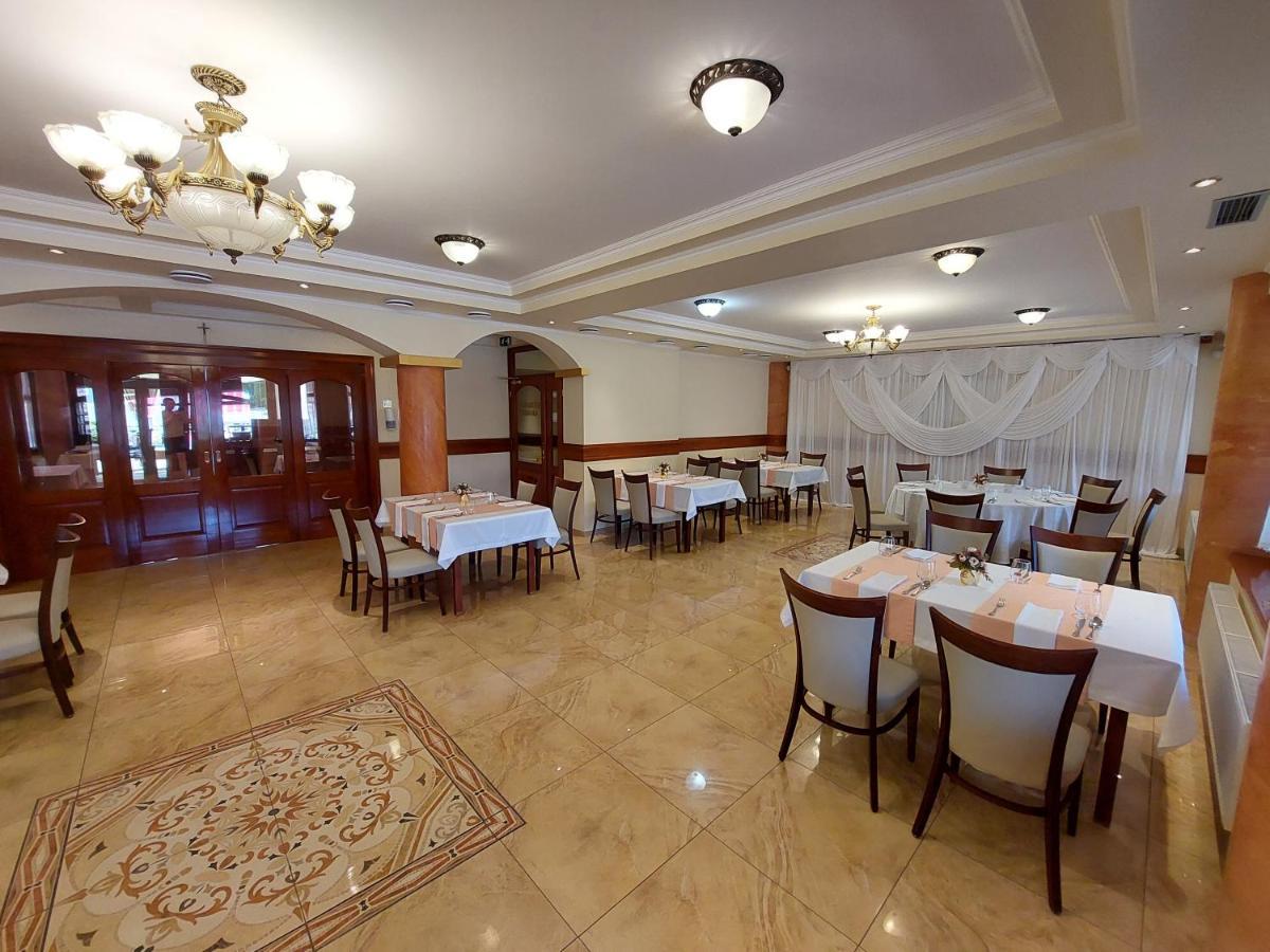 Hotel Alfa Giraltovce ภายนอก รูปภาพ