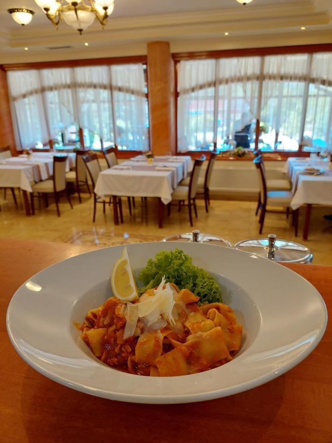 Hotel Alfa Giraltovce ภายนอก รูปภาพ