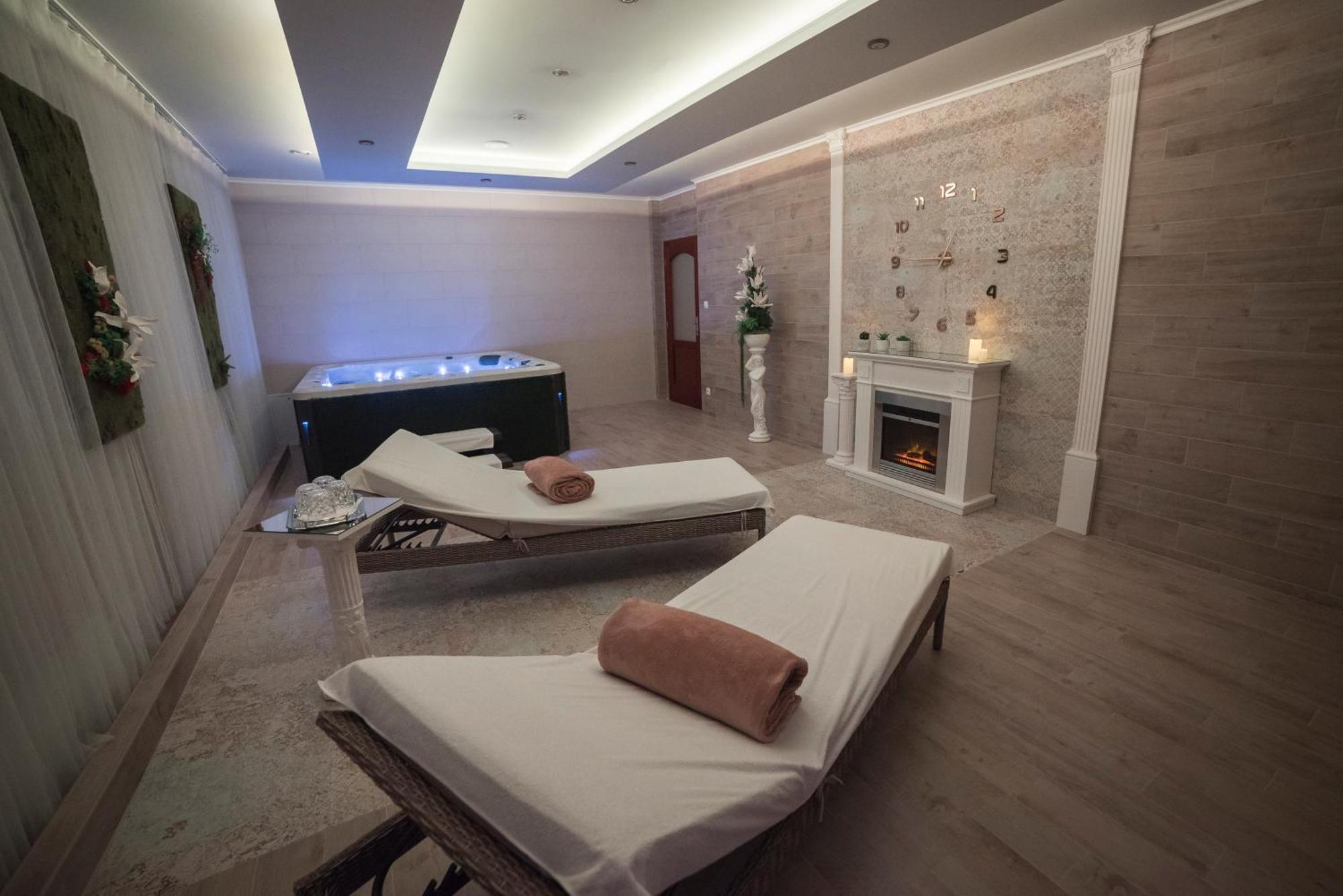 Hotel Alfa Giraltovce ภายนอก รูปภาพ