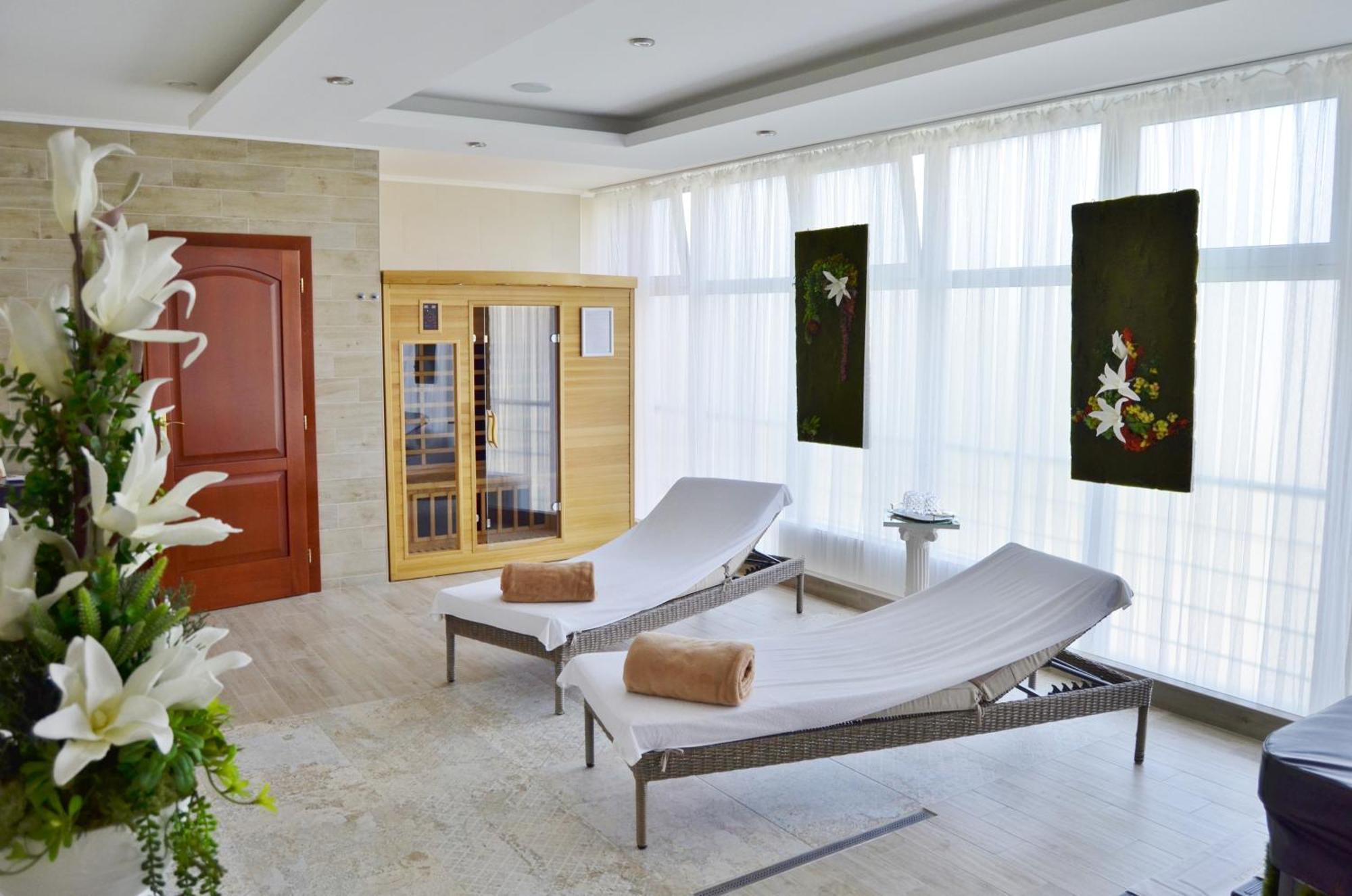 Hotel Alfa Giraltovce ภายนอก รูปภาพ