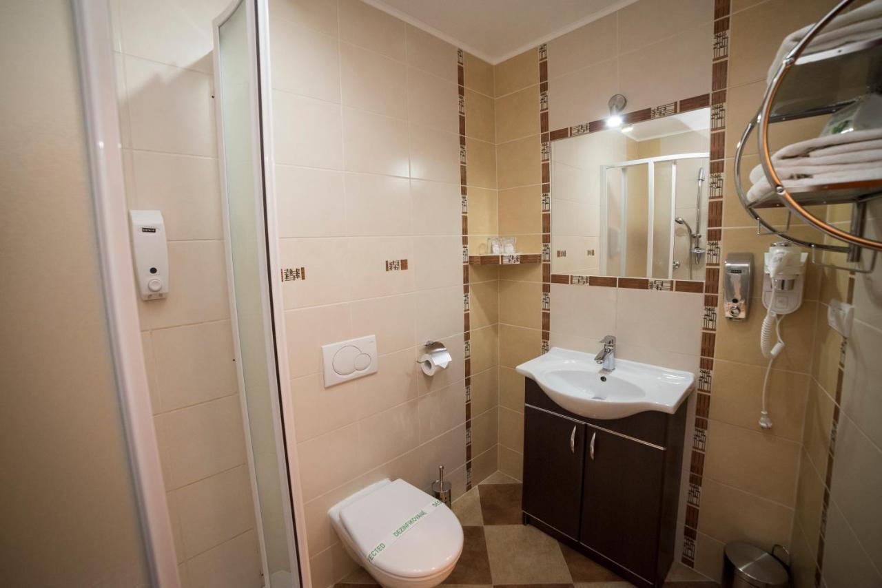 Hotel Alfa Giraltovce ภายนอก รูปภาพ